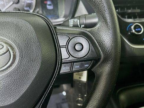 Used 2020 Toyota Corolla LE FWD image 17