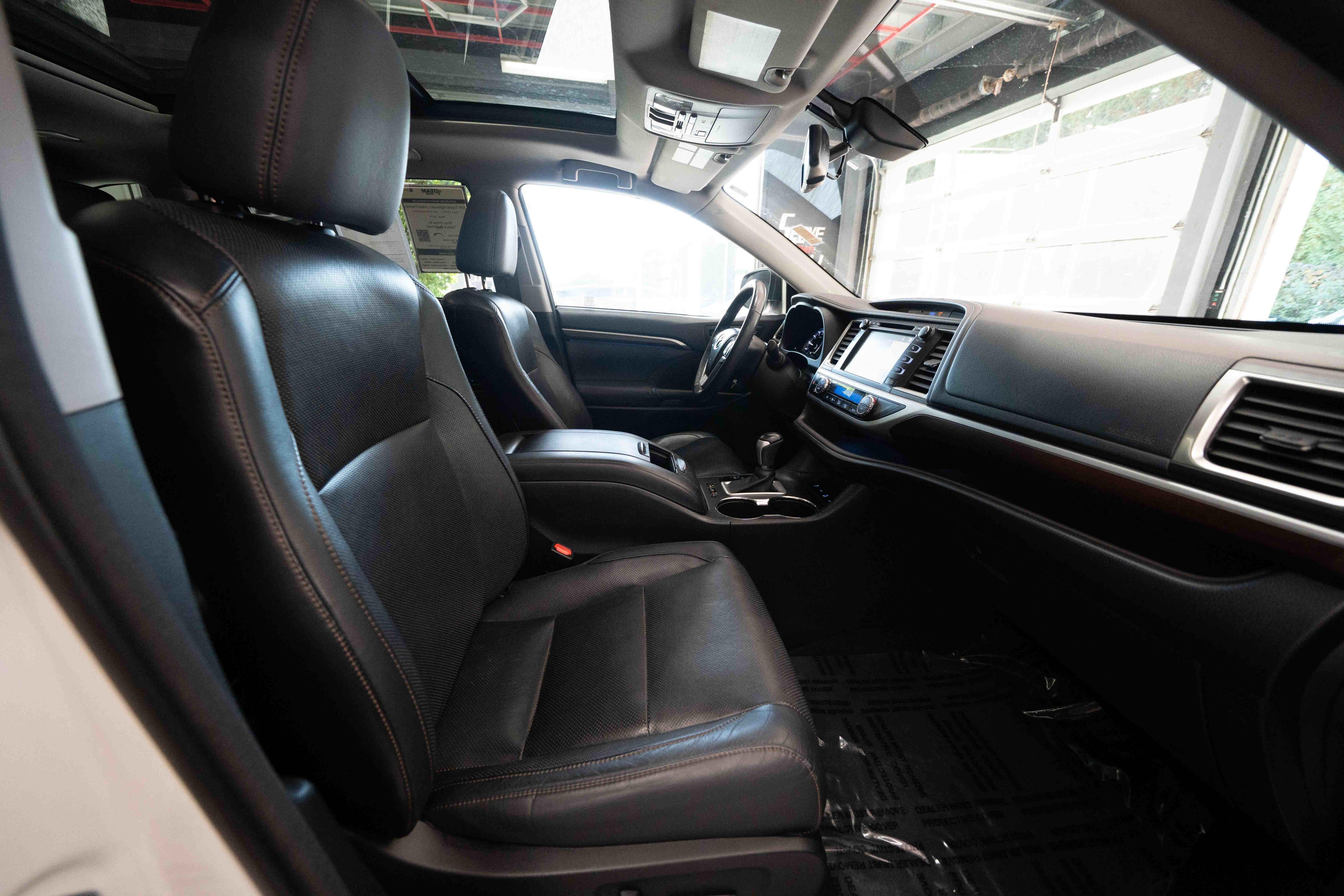 Used 2014 Toyota Highlander Limited Platinum AWD/4WD image 27