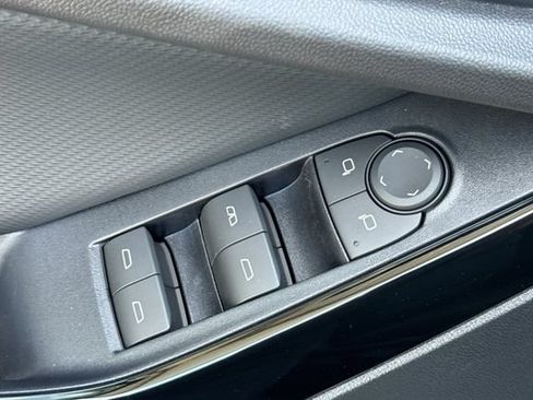 New 2027 Chevrolet Equinox LT FWD image 18