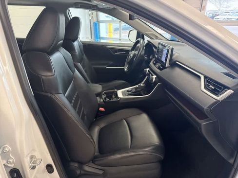 Used 2020 Toyota RAV4 Limited image 23