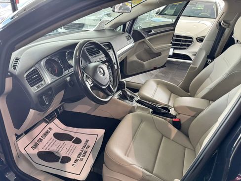 Used 2017 Volkswagen Golf Alltrack SE image 9