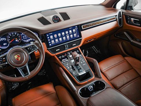 Certified 2023 Porsche Cayenne w/ Premium Package AWD/4WD image 19