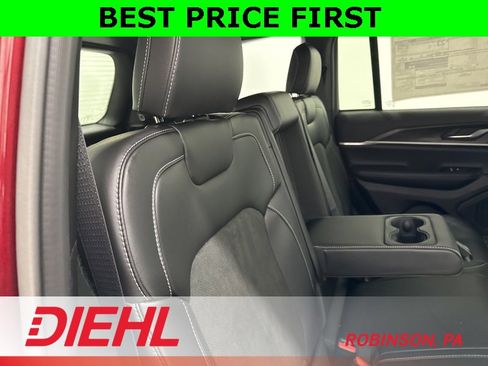 New 2026 Jeep Grand Cherokee Altitude image 12