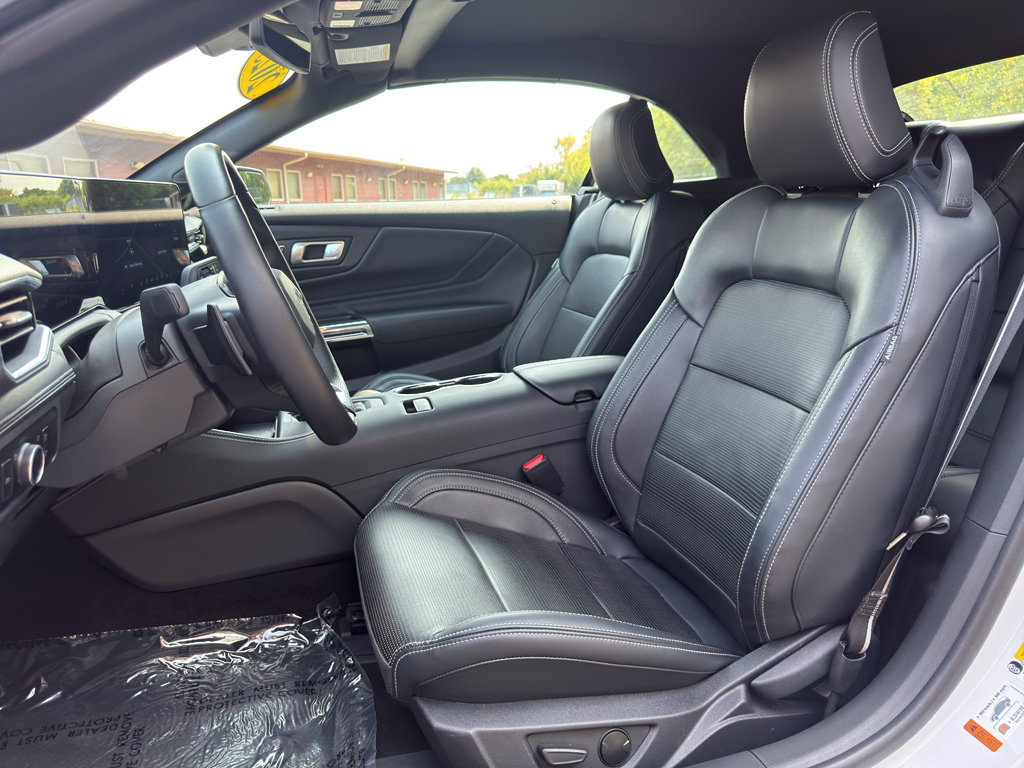 Used 2025 Ford Mustang GT Premium RWD image 33