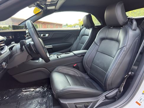 Used 2025 Ford Mustang GT Premium RWD image 33