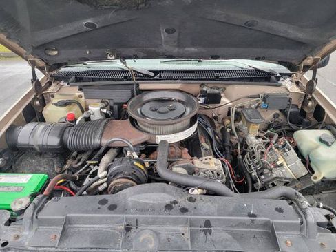 Used 1993 Chevrolet Suburban 2500 image 23