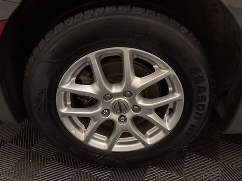 Used 2023 Chrysler Pacifica Touring-L FWD image 23