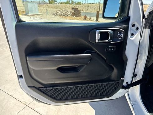 Used 2025 Jeep Gladiator Sport AWD/4WD image 10