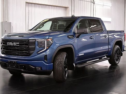 Used 2025 GMC Sierra 1500 Elevation w/ Preferred Package AWD/4WD image 3