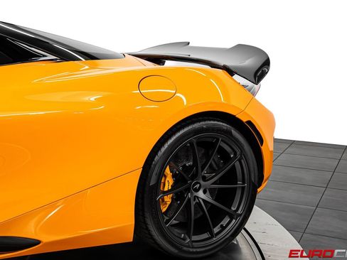 Used 2026 McLaren 750S Spider RWD image 18