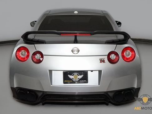 Used 2012 Nissan GT-R Black Edition image 8
