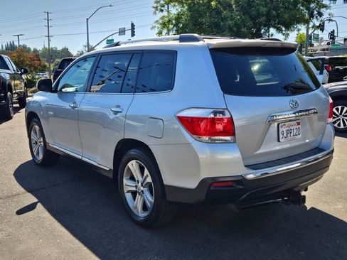 Used 2012 Toyota Highlander Limited w/ Tow Pkg AWD/4WD image 6