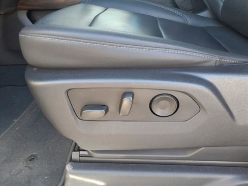 Used 2024 GMC Sierra 1500 SLT image 6