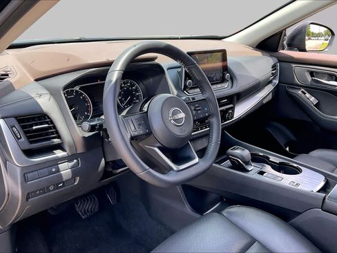 Used 2023 Nissan Rogue SV w/ SV Premium B Package FWD image 16