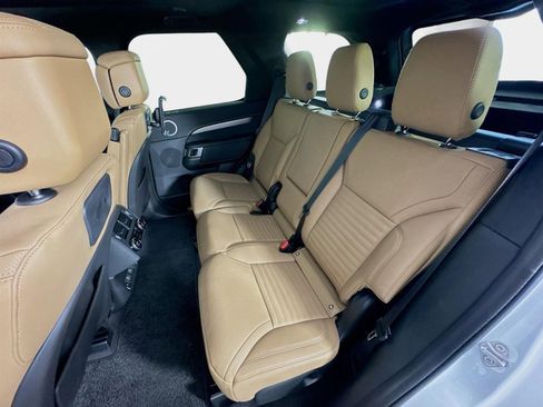 Used 2025 Land Rover Discovery Dynamic SE AWD/4WD image 24