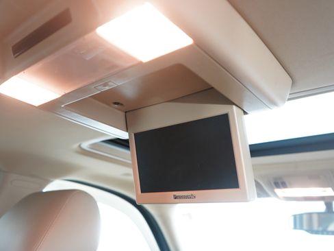 Used 2013 Chevrolet Avalanche LTZ image 14