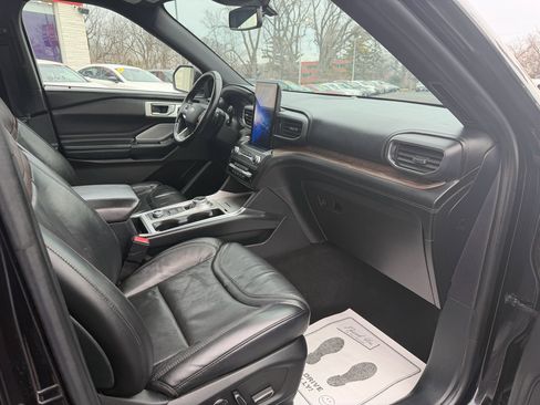 Used 2020 Ford Explorer Platinum w/ Premium Technology Package image 27