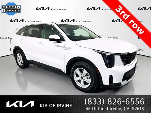 Certified 2025 Kia Sorento LX image 1