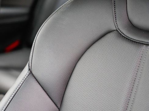 Used 2025 Genesis G70 2.5T image 24