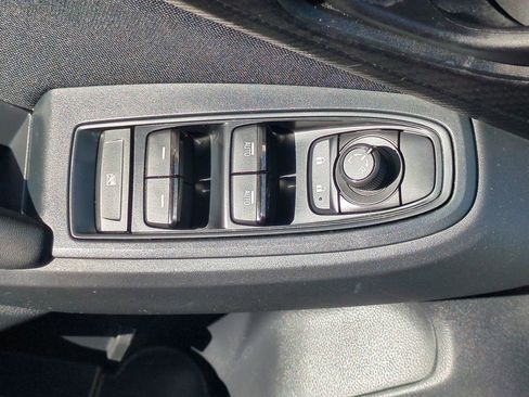 Used 2021 Subaru Crosstrek 2.0i image 11