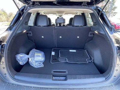 New 2025 Nissan Kicks SR image 16