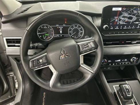 Used 2023 Mitsubishi Outlander SE AWD/4WD image 4