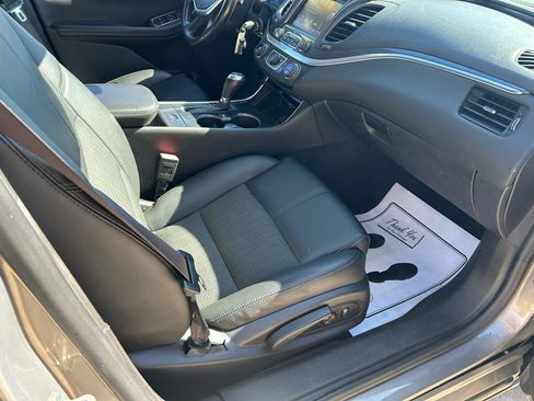 Used 2017 Chevrolet Impala LT w/ Convenience Package image 12