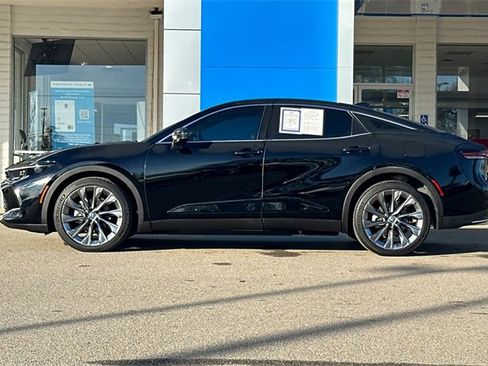 Used 2023 Toyota Crown Limited image 9