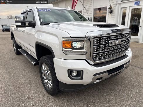 Used 2019 GMC Sierra 2500 Denali w/ Duramax Plus Package image 3