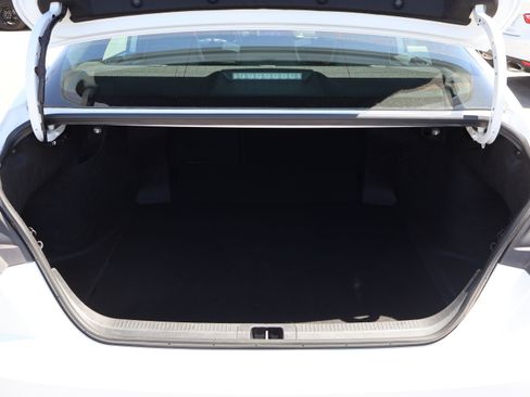Used 2025 Toyota Camry SE FWD image 15