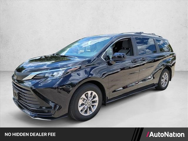 Used 2026 Toyota Sienna LE FWD image 1