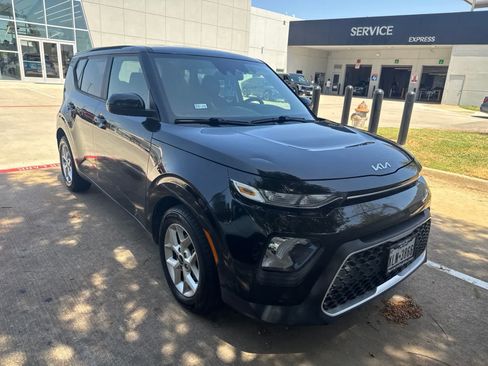 Used 2022 Kia Soul LX w/ Technology Package FWD image 9