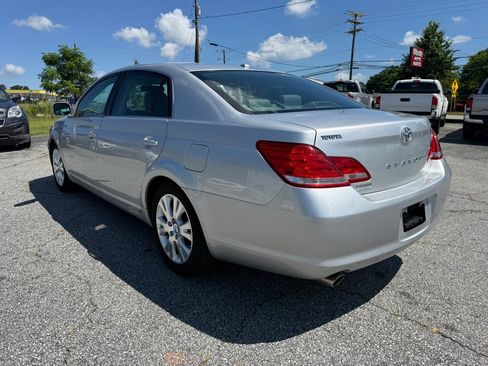 Used 2010 Toyota Avalon XLS FWD image 5