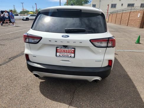 Used 2020 Ford Escape SE image 2