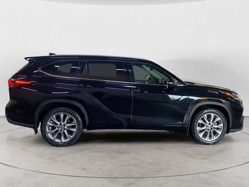 Used 2024 Toyota Highlander Limited AWD/4WD image 4