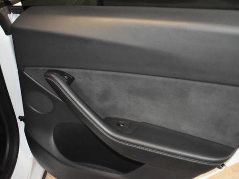 Used 2021 Tesla Model Y Long Range AWD/4WD image 8
