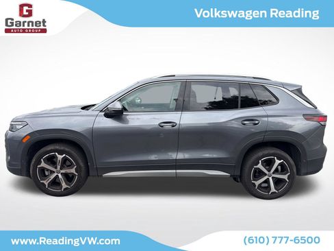 Used 2025 Volkswagen Tiguan SE AWD/4WD image 2