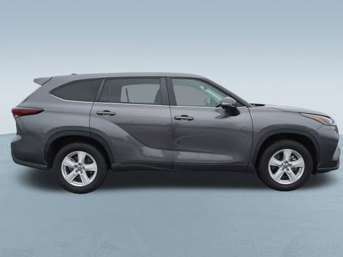 Used 2024 Toyota Highlander LE image 10
