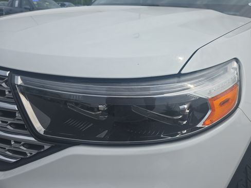 Used 2022 Ford Explorer Limited w/ Equipment Group 301A AWD/4WD image 32