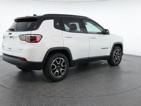 Used 2025 Jeep Compass Trailhawk AWD/4WD image 9