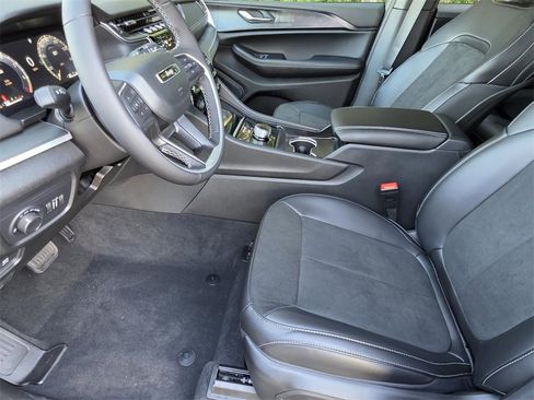 New 2025 Jeep Grand Cherokee Altitude image 6