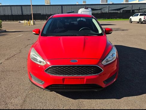 Used 2017 Ford Focus SE FWD image 3
