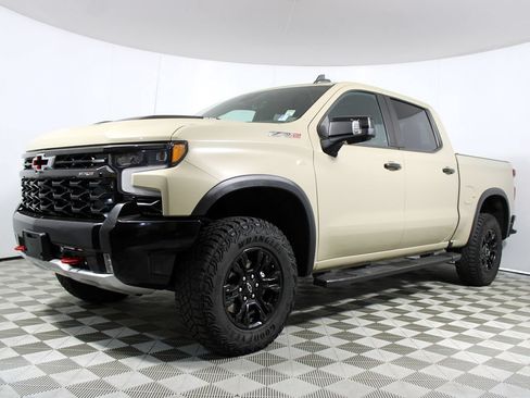 Used 2023 Chevrolet Silverado 1500 ZR2 w/ Technology Package AWD/4WD image 3