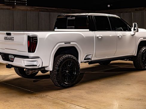 Used 2025 GMC Sierra 2500 Denali Ultimate image 10