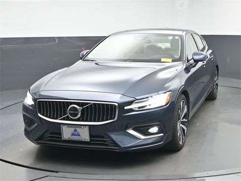Used 2023 Volvo S60 B5 Ultimate w/ Climate Package image 3