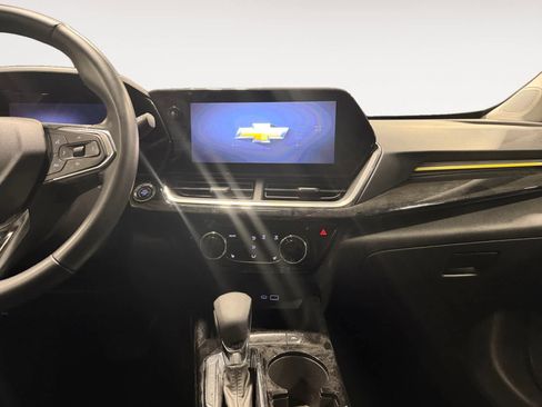 Used 2024 Chevrolet Trax ACTIV w/ Sunroof Package FWD image 12