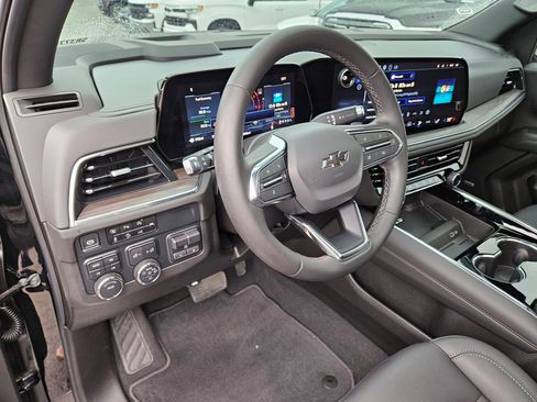 Used 2025 Chevrolet Tahoe Z71 w/ Comfort Package AWD/4WD image 14