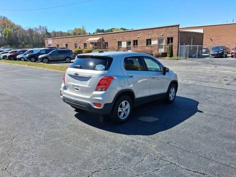 Used 2020 Chevrolet Trax LS w/ Tint and Cruise Package AWD/4WD image 5