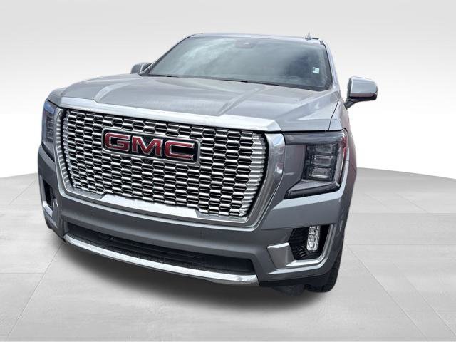 Used 2023 GMC Yukon XL Denali w/ Advanced Technology Package AWD/4WD image 3