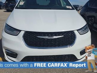 Used 2024 Chrysler Pacifica Touring-L video 2
